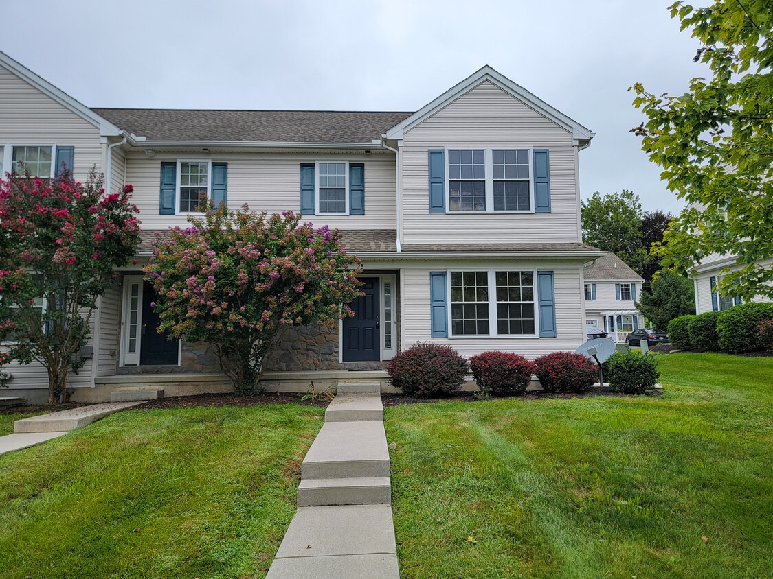 Primary Photo - 28 Bradford Dr