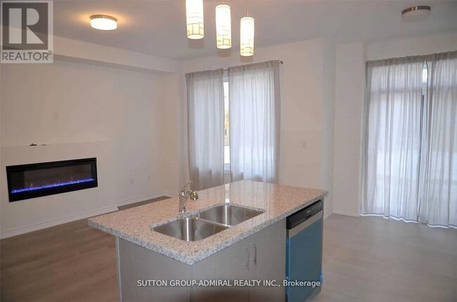 Building Photo - 1475 Blackmore St