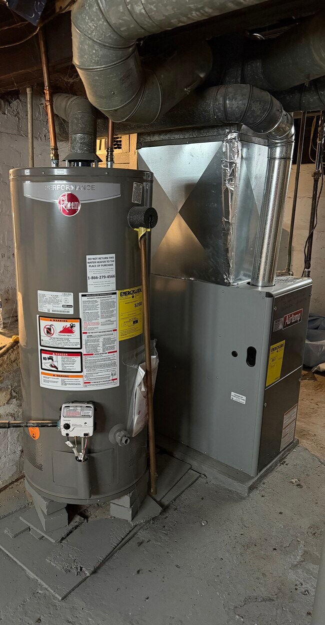 Foto del edificio - 7610 Rosewood Ave