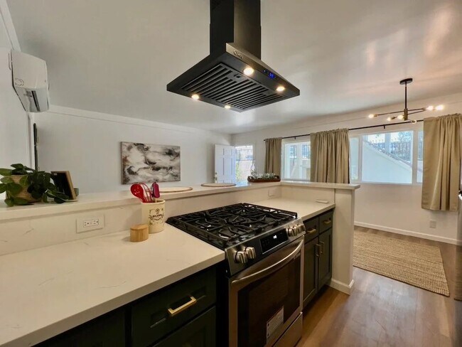 Foto del edificio - 5819 Carlton Way