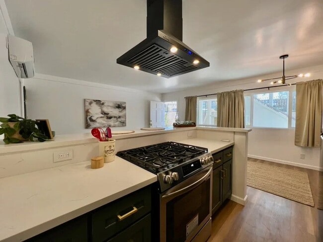 Foto del edificio - 5819 Carlton Way