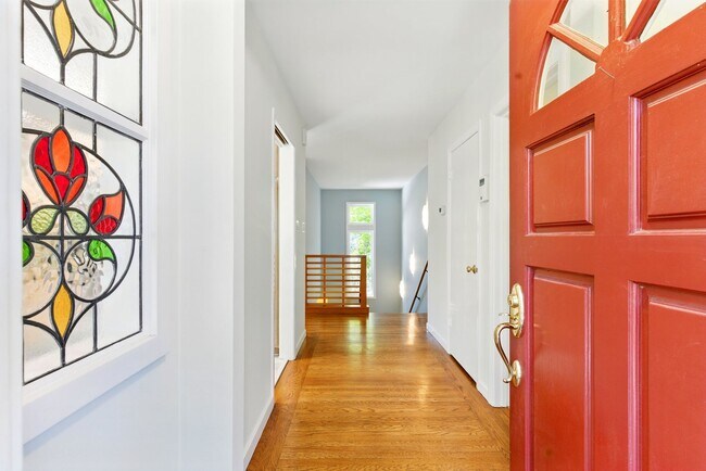 Foto del edificio - Gorgeous 4 bedroom home in Greenbrae with ...