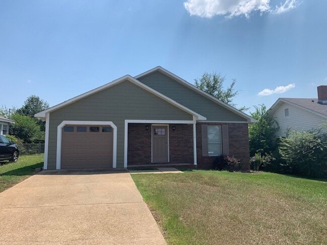 Cute 3 Bed 3 Bath Available in August!! - Cute 3 Bed 3 Bath Available in August!! House