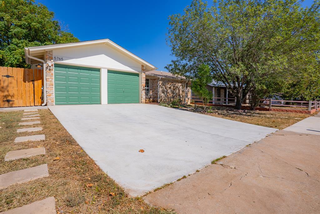 Foto principal - 5765 Palo Blanco Ln