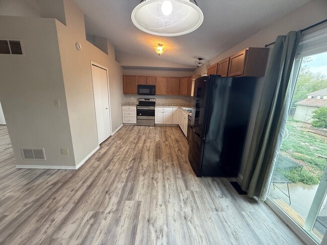 Foto del edificio - 9525 Aspen Grove Way