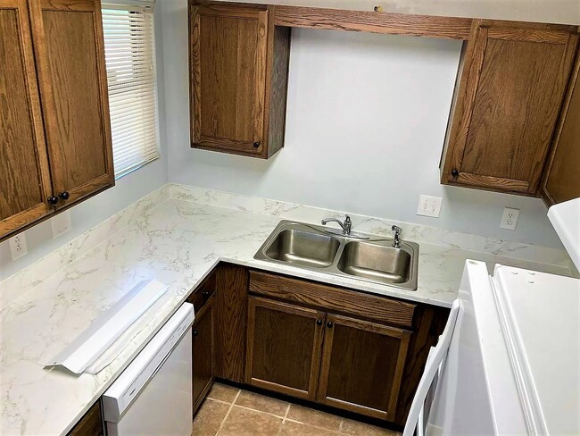 Foto del edificio - 4000 Southport Dr