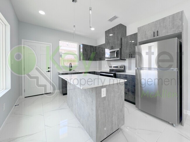 Building Photo - 913 N Woodson Ave