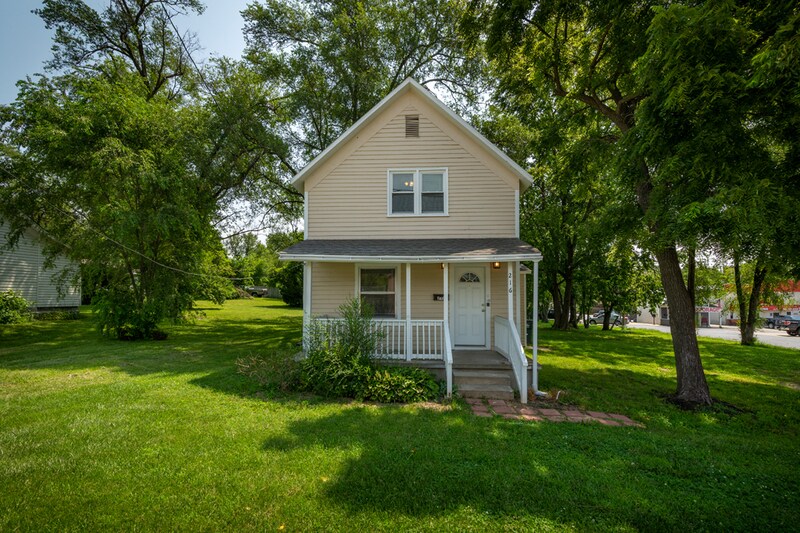 Primary Photo - 216 N Main St
