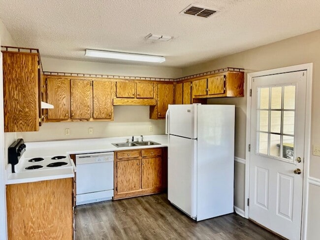 Building Photo - Rockcreek Dr #13 &amp; 15