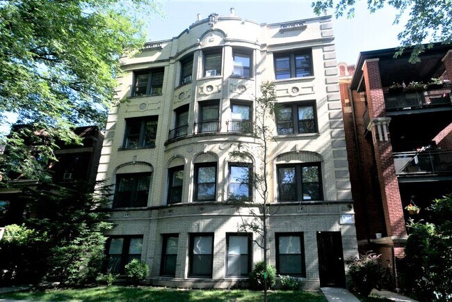 Building Photo - 1436 W Farragut Ave