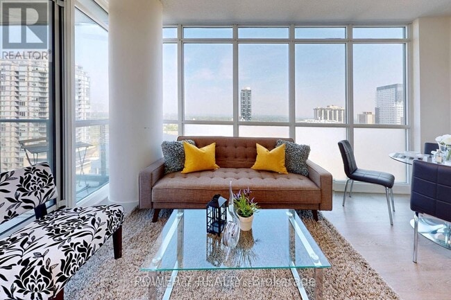 Building Photo - 30 Roehampton Ave