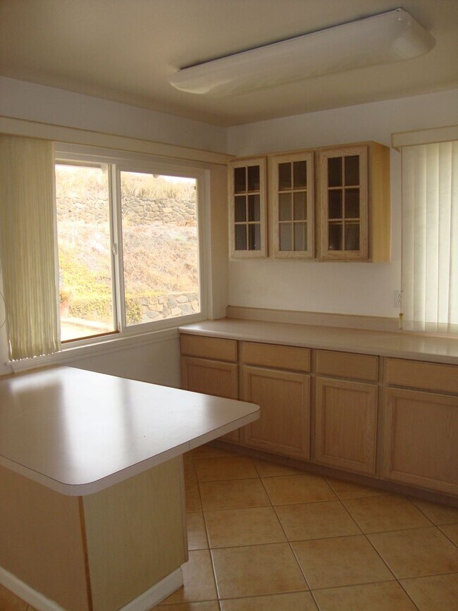 Building Photo - 1378 Hoolako St