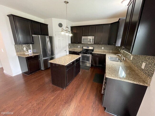 Building Photo - 4 br, 2.5 bath House - 27041 Maxwell Ct