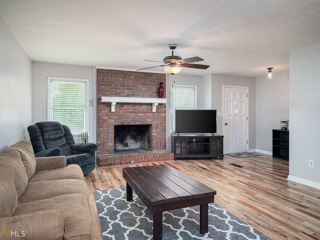 Building Photo - 584 Wesley Dr