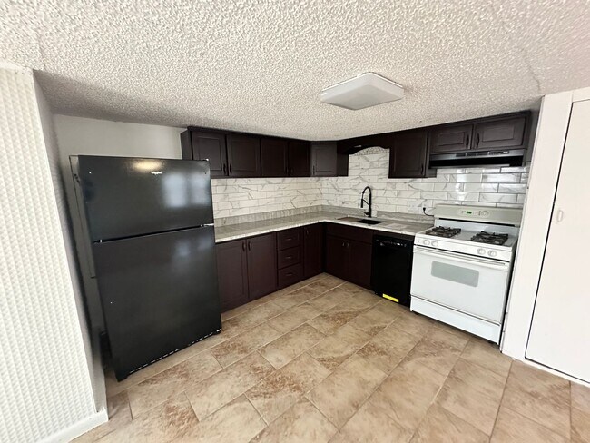Foto del edificio - Newly Remodeled 4 Bed, 1 Bath Upstairs Unit in SW OKC! - Move in Deposit-Free! (If Qualified)