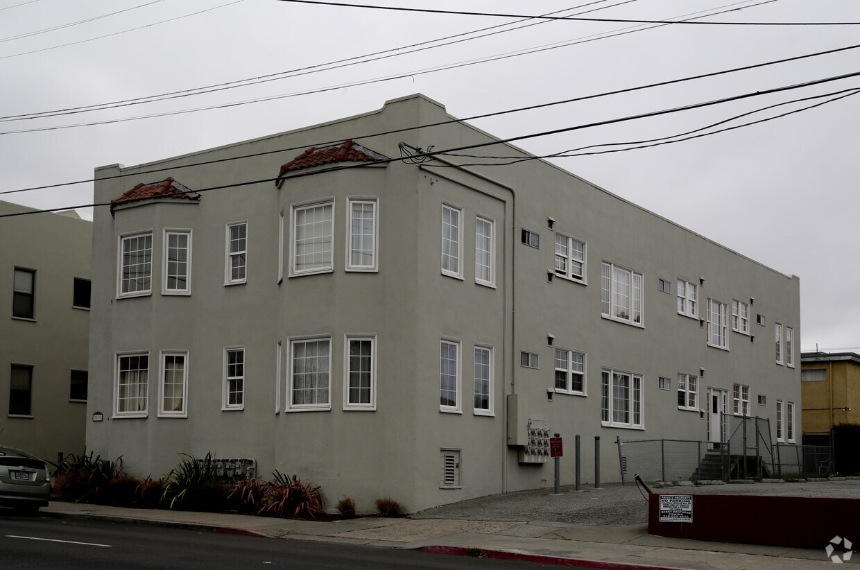 Building Photo - 2030 Ashby Ave