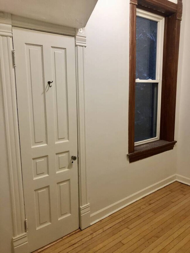 Foto del edificio - 1047 N Hoyne Ave
