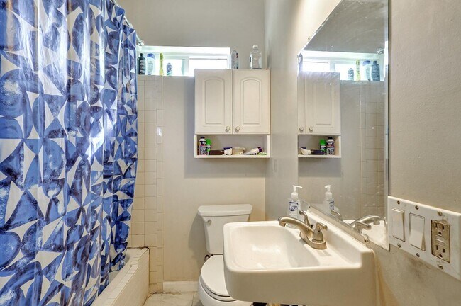 Bathroom - 1226 Russell St