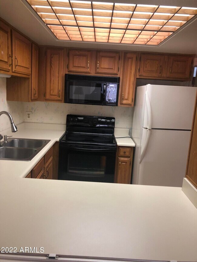 10330 W Thunderbird Blvd Unit B202, Sun City, AZ 85351 Apartment for