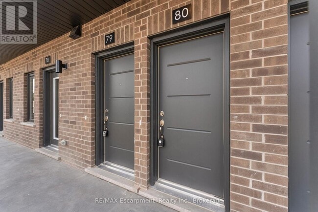 Photo du bâtiment - 940-940 St David St N