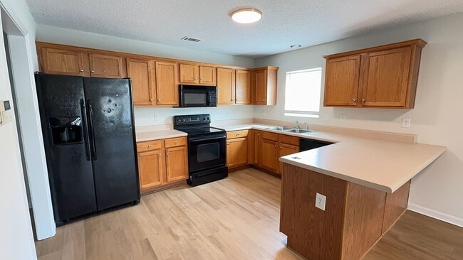 Building Photo - 136 Bridgewater Cir
