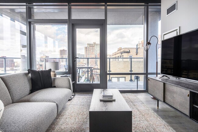 Foto del edificio - Four50, 450 W Belmont Ave #806