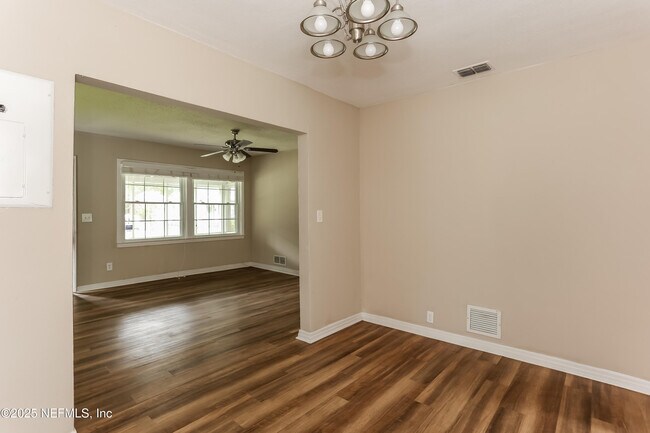 Foto del edificio - 3114 N 3rd St Cir