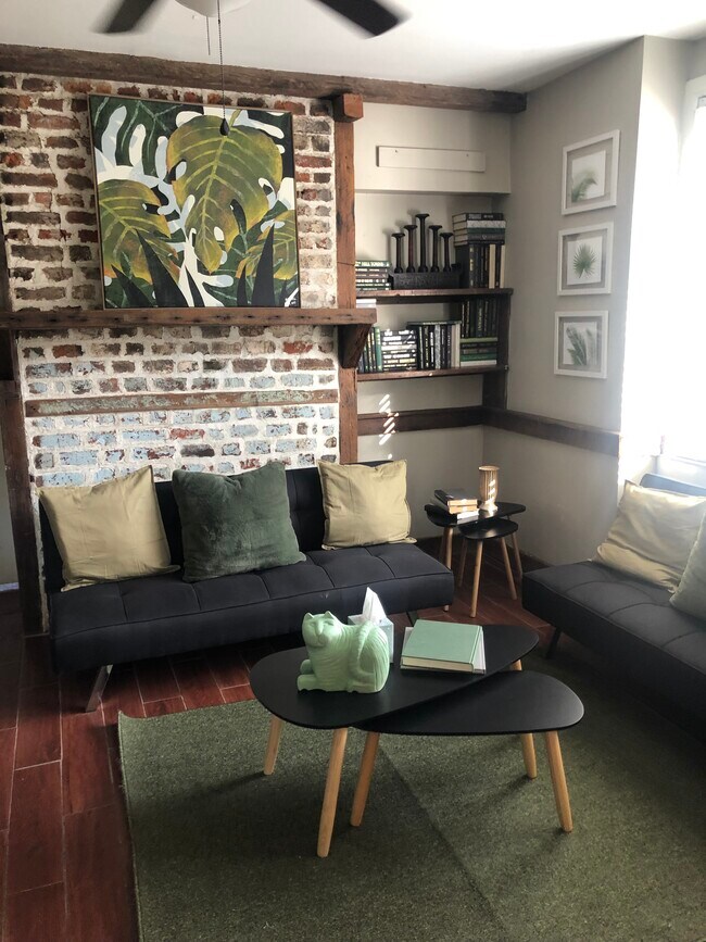 living room - 41 Nassau St