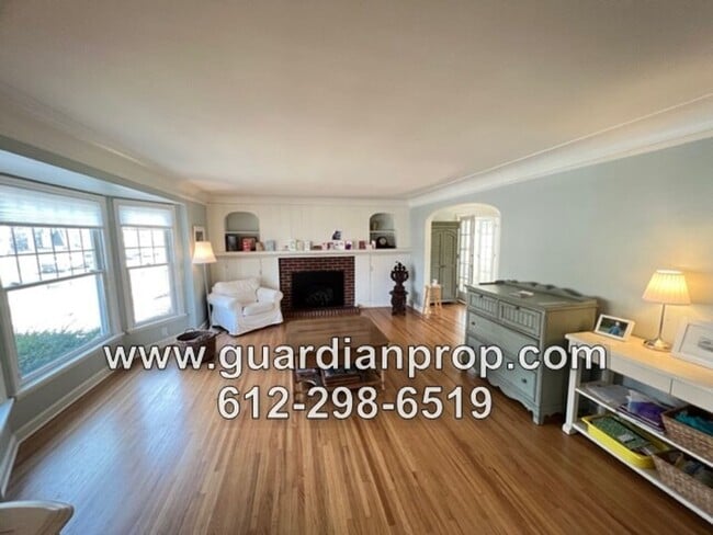 Building Photo - Highland Park House Available Mid July, Up...