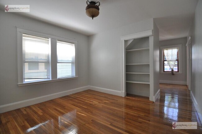 Building Photo - 202 Calumet St