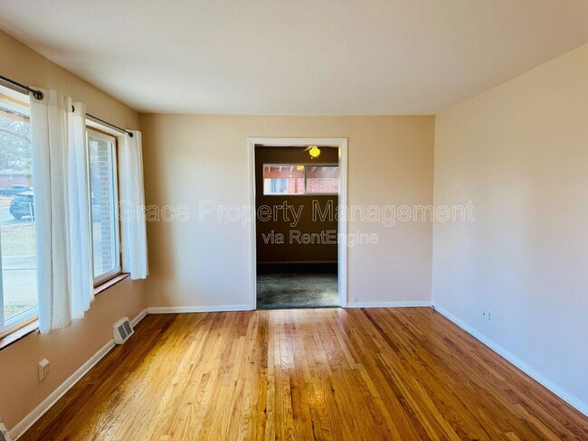 Building Photo - 411 S Simms St