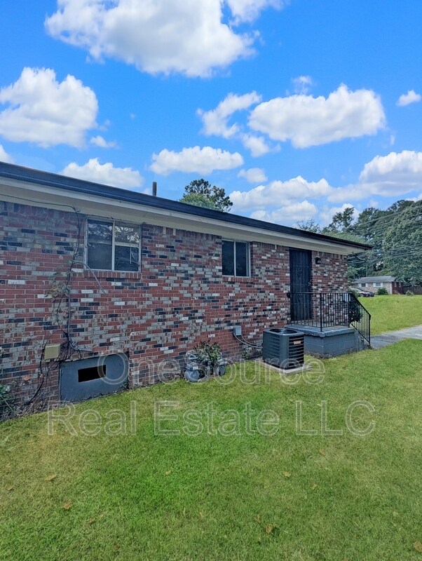 Building Photo - 3701 Hopkins Rd