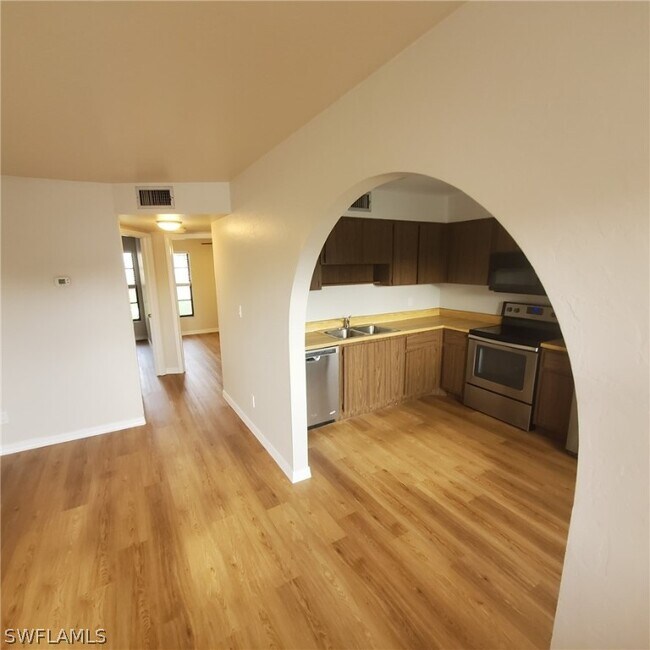 Foto del edificio - 4749 Orange Grove Blvd