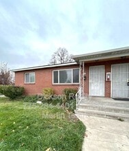 Building Photo - 240 18th St