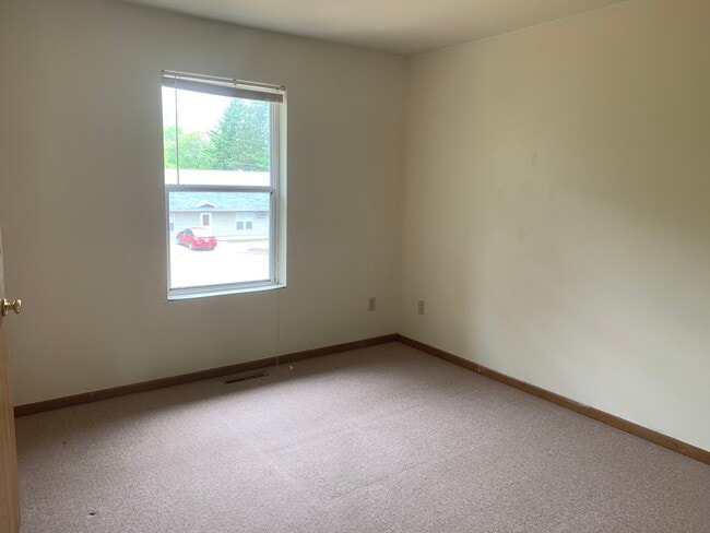 Building Photo - 327 3rd St W