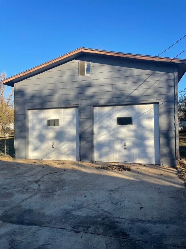 Building Photo - 4217 SE 43rd St