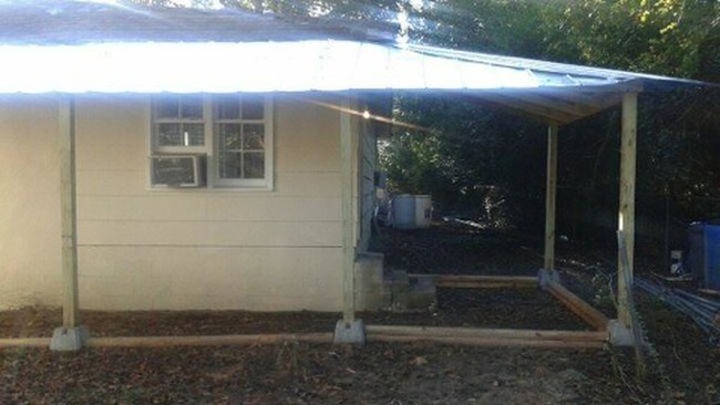 Building Photo - 115 Duplex Unit B Connally Cir