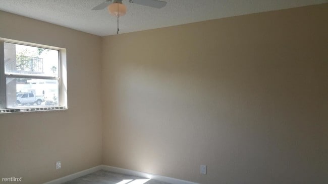 Foto del edificio - 1701 NW 13th St