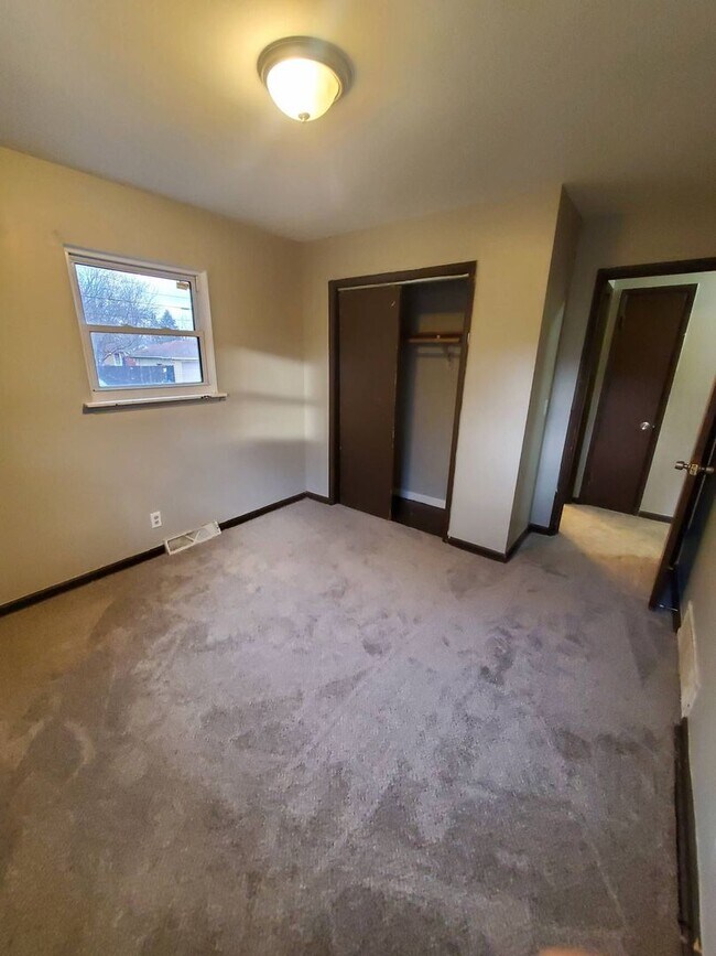 Foto del edificio - 8200 W Villard Ave
