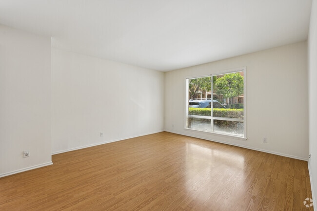 2 habitaciones, 2 baños - 1000 pies cuadrados - Sala de estar - Broadway Village