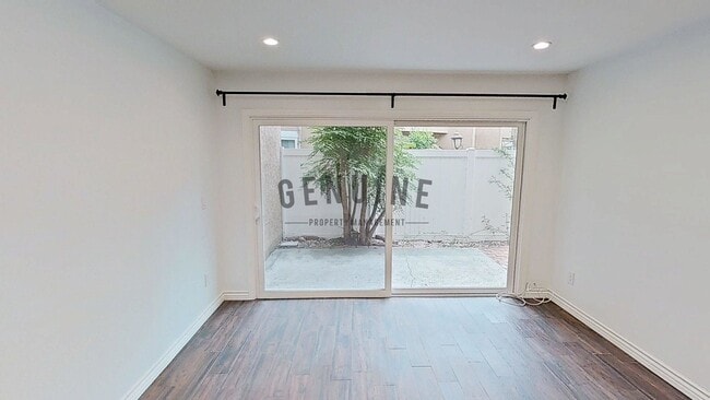 Foto del edificio - 1st Floor 1 Bedroom Unit in South Coast Me...