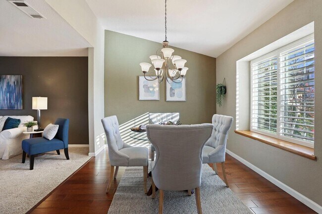 Foto del edificio - 7273 Shoreline Dr