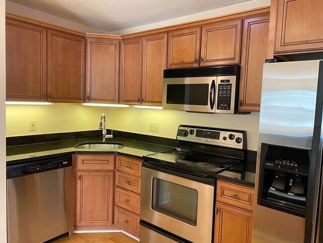 Building Photo - 750 Brookside Dr