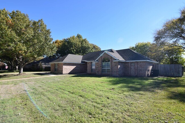 Building Photo - 512 Neches St