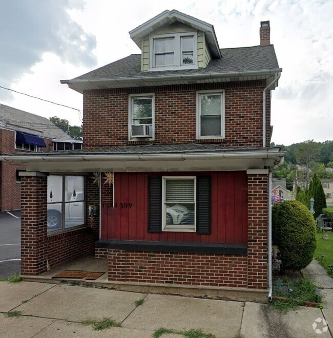 Building Photo - 1309 Broadway