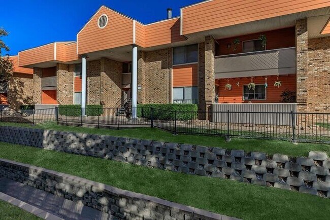 Foto del edificio - 1301 Park Pl Blvd