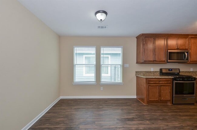 Building Photo - 5807 Cebra St