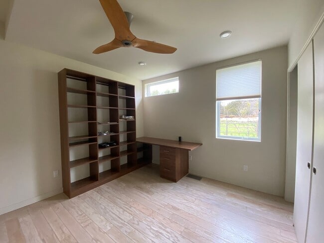 Building Photo - Modern Property on 4.6 Acres - Solar - 3 B...