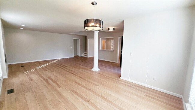 Foto del edificio - 11921 Shady Trail Ln