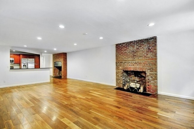 Building Photo - 59 Morton St